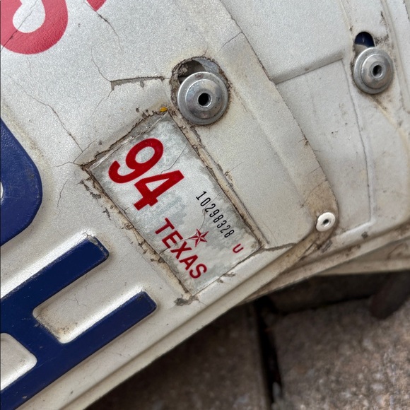 Vintage Texas License Plate Armadillo Sculpture Artist Signed 27x8in - Picture 4 of 7